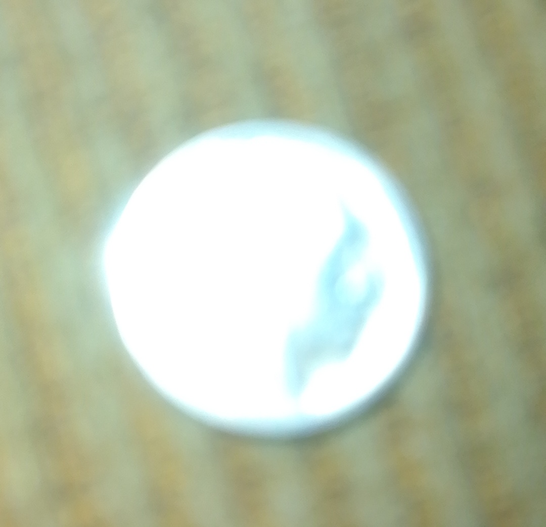 Bad lighting example with overexposed coin